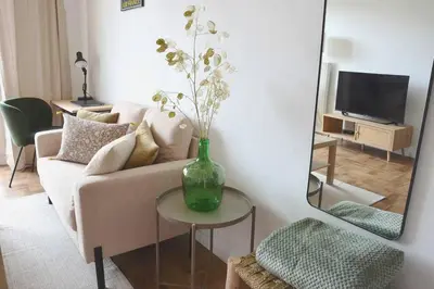 Télévision ou salle de divertissement dans l'établissement Le Chaleureux, centre-ville l Parking privé dans une résidence & Netflix