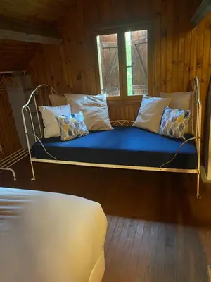 Un ou plusieurs lits dans un hébergement de l'établissement Maisonnette chaleureuse de 35m2