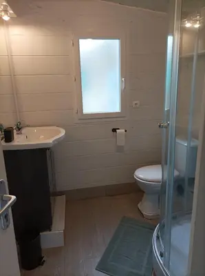 Salle de bains dans l'établissement Chez Julien et Mélanie
