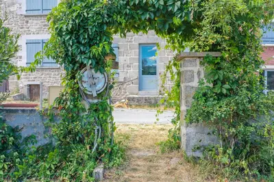 Jardin de l'établissement Roue d'escampette Gîte d'étape et de séjour
