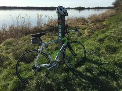 Vélo sur le terrain de l'établissement Roue d'escampette Gîte d'étape et de séjour ou dans les environs