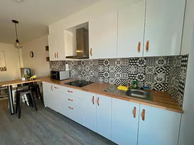 Cuisine ou kitchenette dans l'établissement Accueillant T2 rénové clim centre ville terrasse