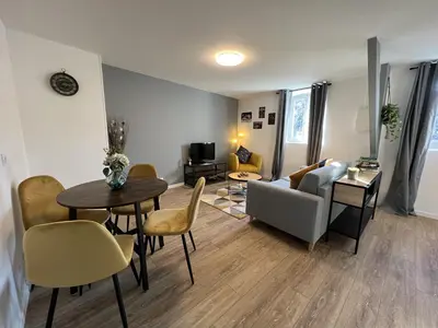 Coin salon dans l'établissement Nid douillet T2 rénové climatisé centre