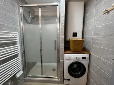 Salle de bains dans l'établissement Nid douillet T2 rénové climatisé centre