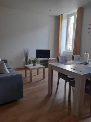 Télévision ou salle de divertissement dans l'établissement Appart sans suppléments