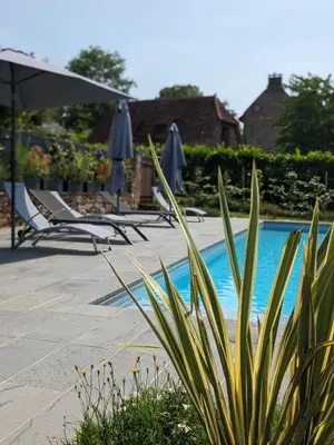 Piscine de l'établissement Château de Vassinhac chambres d'hôtes Collonges la rouge ou située à proximité