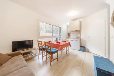 Cuisine ou kitchenette dans l'établissement Le Pajot - Appt pour 6 proche pistes