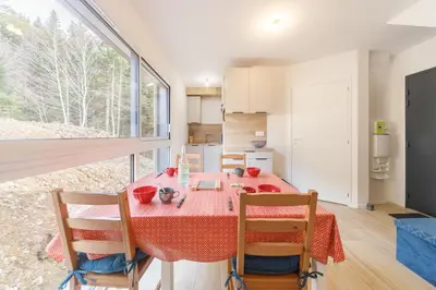 Cuisine ou kitchenette dans l'établissement Le Pajot - Appt pour 6 proche pistes