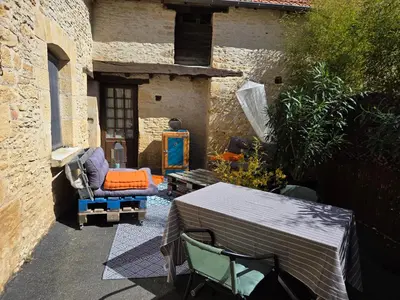 Coin salon dans l'établissement Gîte Talia