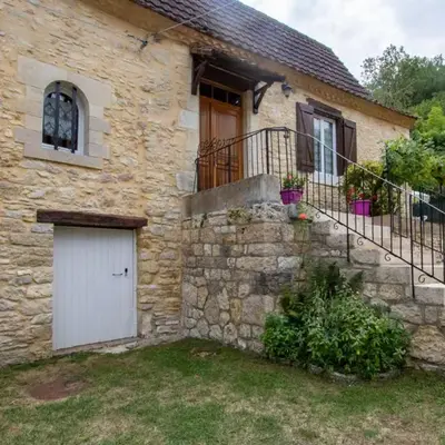 Charmante maison en pierre avec jardin clos