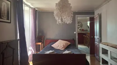 Un ou plusieurs lits dans un hébergement de l'établissement Charmant appartement au cœur des volcans d Auvergne