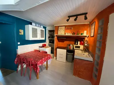 Cuisine ou kitchenette dans l'établissement Charmant appartement au cœur des volcans d Auvergne
