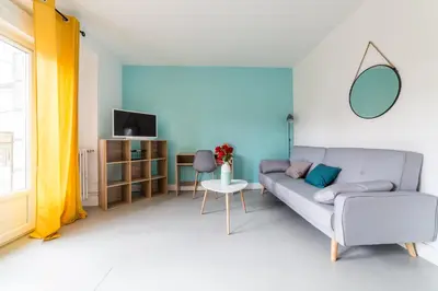 Télévision ou salle de divertissement dans l'établissement @ Comme chez vous @ Proche gare et centre historique