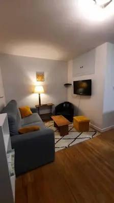 Coin salon dans l'établissement Maison 6-9 pers pour vacances et cure thermale