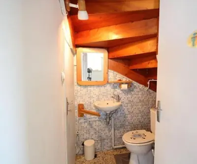 Salle de bains dans l'établissement Maison 6-9 pers pour vacances et cure thermale
