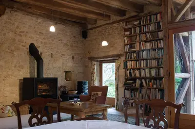 Bibliothèque dans la maison de vacances