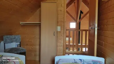 Un ou plusieurs lits dans un hébergement de l'établissement Chalet vue sur lac
