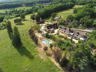 Piscine de l'établissement La nature des Sens - Gîte les Sources ou située à proximité