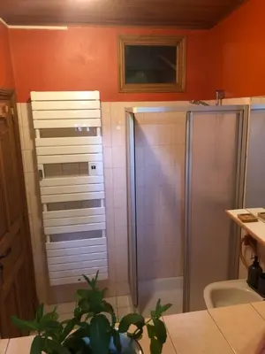 Salle de bains dans l'établissement Chambre d’hôtes de Curières