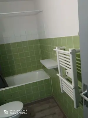 Salle de bains dans l'établissement Chez Loïc et Mélanie