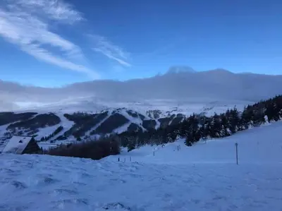 Vue générale sur la montagne ou vue sur la montagne depuis l'appartement