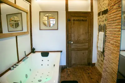 Salle de bains dans l'établissement La Maison du Bonheur & Spa