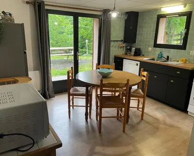 Cuisine ou kitchenette dans l'établissement Appartement 4 personnes - CHALET COSY Mont Dore