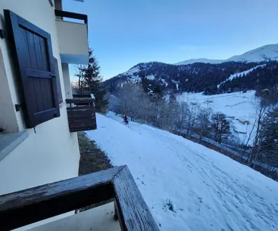 Vue générale sur la montagne ou vue sur la montagne depuis l'appartement