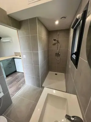 Salle de bains dans l'établissement Tiny House L’œil des Dômes