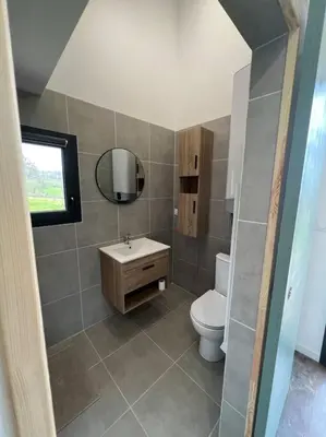 Salle de bains dans l'établissement Tiny House L’œil des Dômes