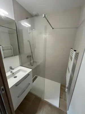 Salle de bains dans l'établissement APPARTEMENT AUX PIEDS DES PISTES DE SKI